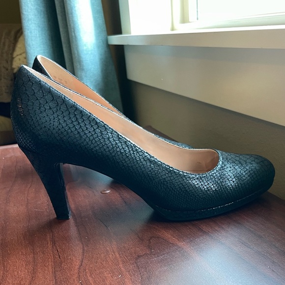 Black snake Naturalizer heels 9W - Picture 6 of 12